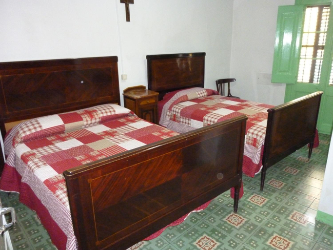Bedroom 3, Pension Fonda Vilalta, Girona