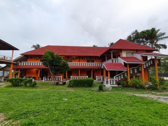 Others 5, Matahari Long Beach, Besut