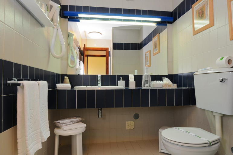Bathroom 4, INATEL Albufeira, Albufeira