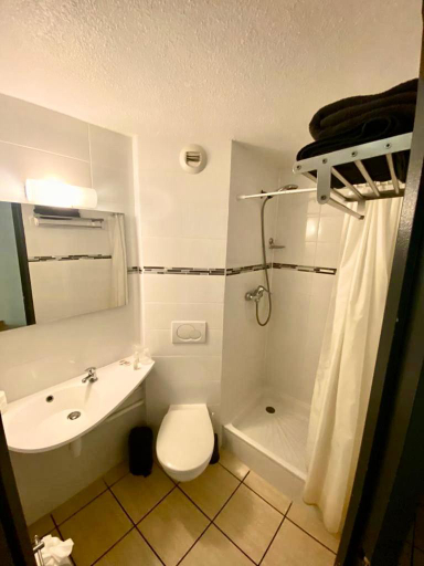 Bathroom, Confort Hotel, Essonne