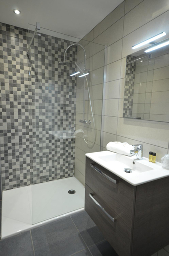 Bathroom 3, Hotel Edelweiss, Hautes-Alpes