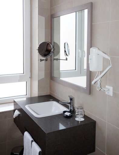 Bathroom 11