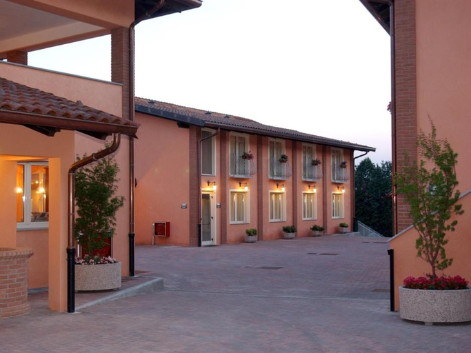 Others 3, Hotel Agata, Biella