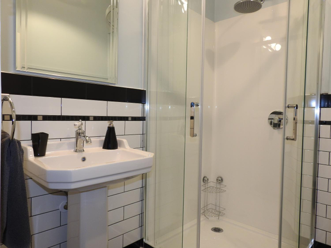 Bathroom 5, Gardner Court Motel, Hastings