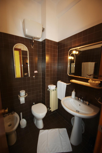 Bathroom 2, Albergo Roma, Chieti