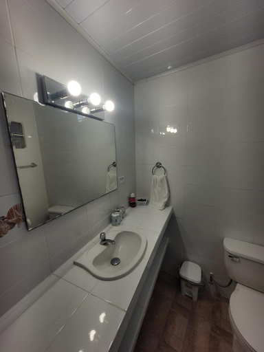 Bathroom 4, ScubaPortobelo, Portobelo