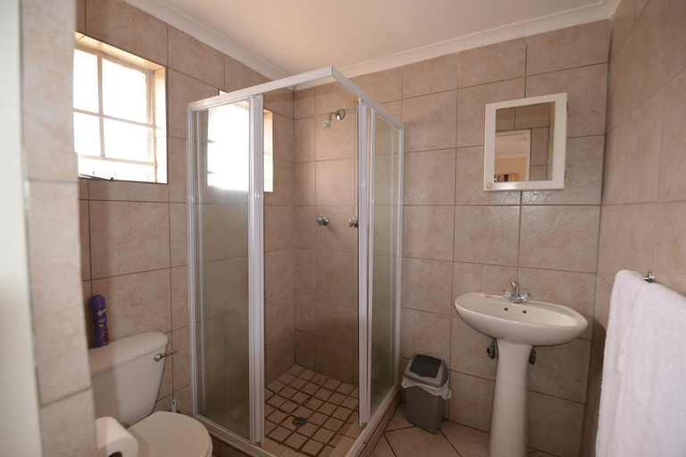 Bathroom 3, Attache Guest Lodge & Health Spa, City of Johannesburg