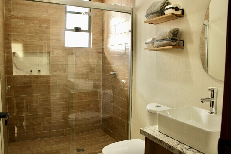 Bathroom 3, Lomas Sense Apartments, Mazatlán