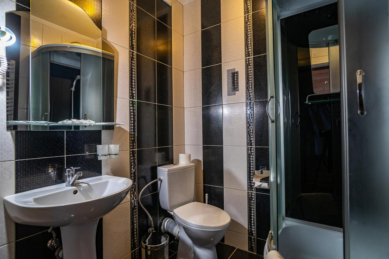 Bathroom 4, Alpin Hotel, Iaremchans'ka