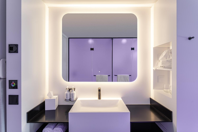 Bathroom 3, YOTEL Porto, Porto