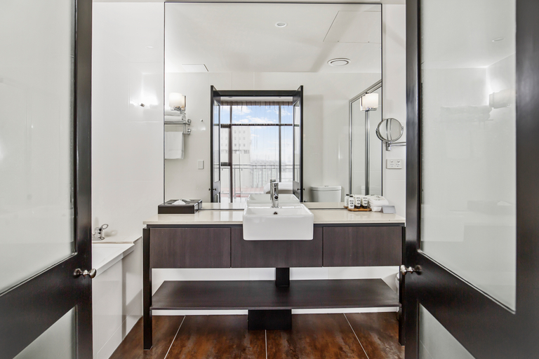 Bathroom 10