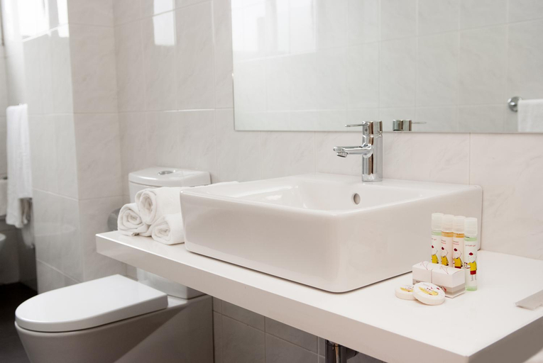 Bathroom 3, Hotel Universal, A Coruña