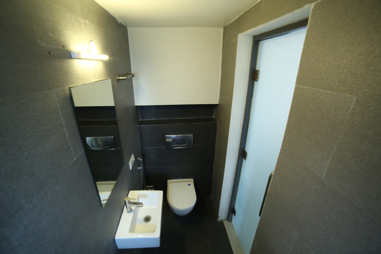 Bathroom 12