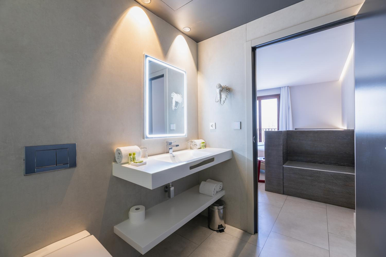 Bathroom 5, Plaza Mercado by MYR Hotels, Valencia