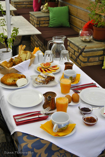 Food & Drinks, Filoxenia Studios, Central Greece
