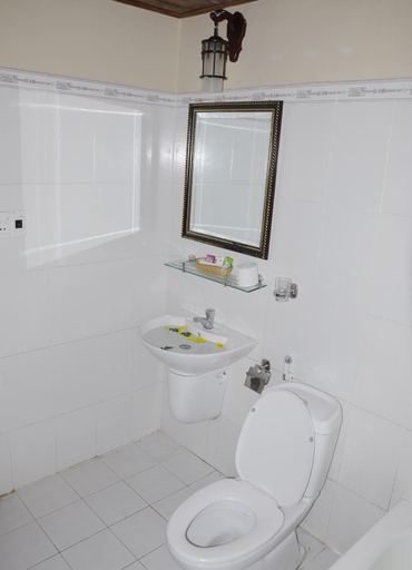 Bathroom 4, Champa Hue Hotel, Huế