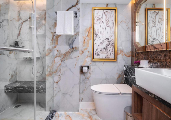 Bathroom 12