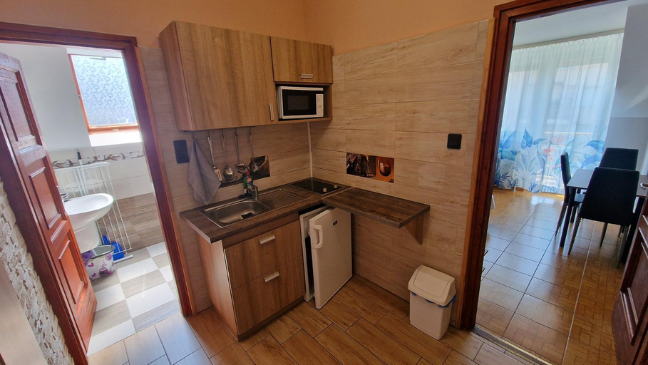 Others 5, Napsugar Apartmanhaz, Siófok