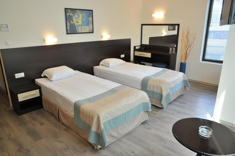 Bedroom 2, Hotel Burgas Free University, Burgas