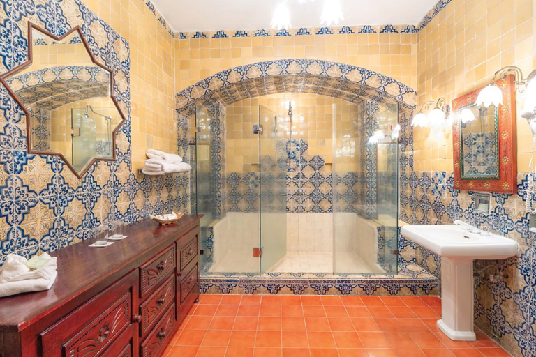 Bathroom 4, Raquet Cuernavaca, Huitzilac