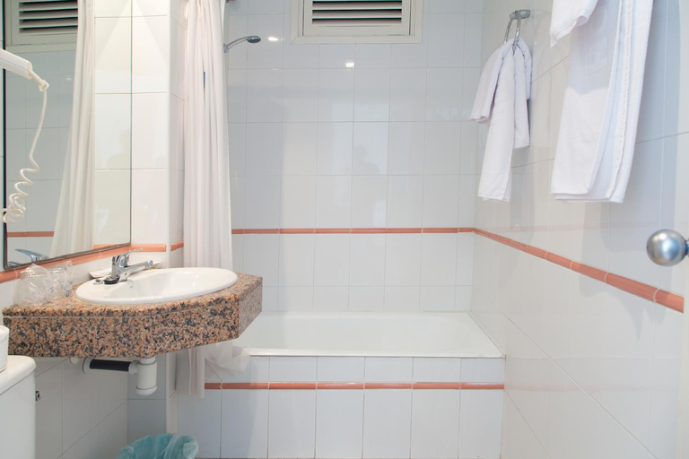 Bathroom 5, GHT Balmes - Apartaments & Splash, Barcelona