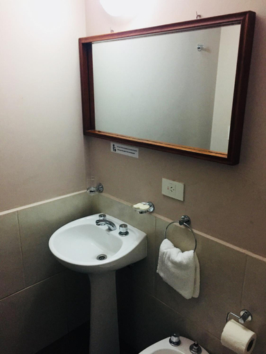 Bathroom 2, Italia Inn Hostel, Bariloche