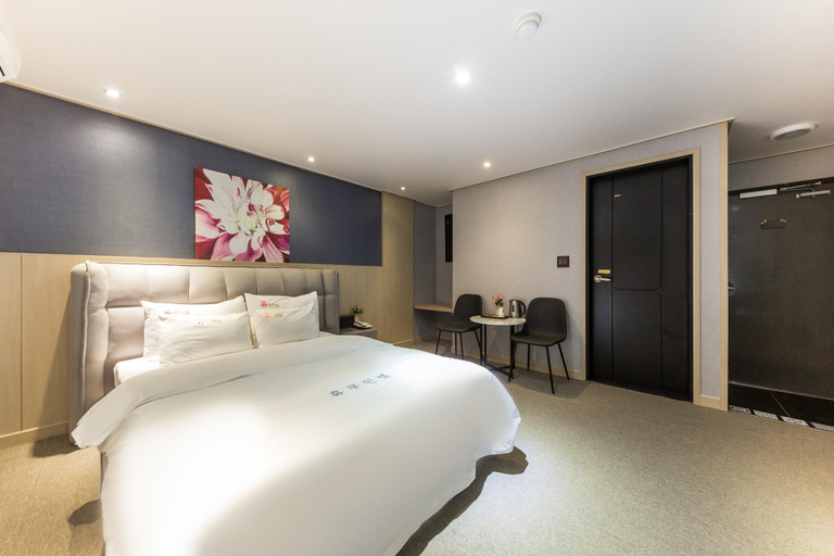Bedroom 2, Namwon Hugh Drive-In Self Check-in Hotel, Namwon