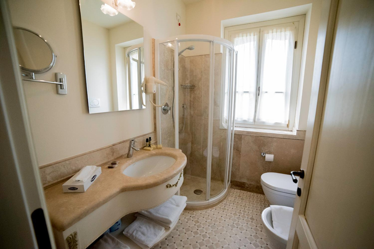 Bathroom 4, Garda Apartments San Vigilio Golf, Brescia