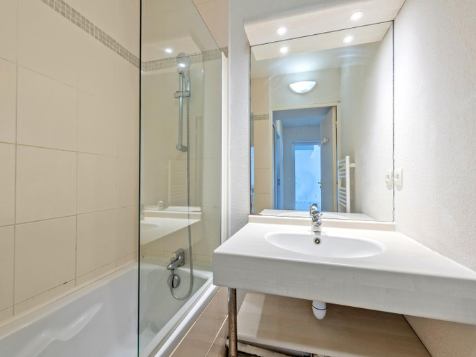 Bathroom 4, Vacanceole - Le Domaine de Bertheaume, Finistère
