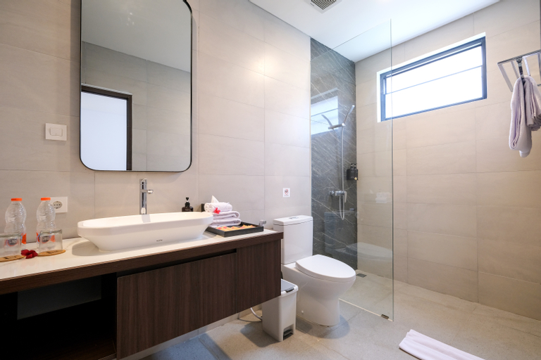 Bathroom 11