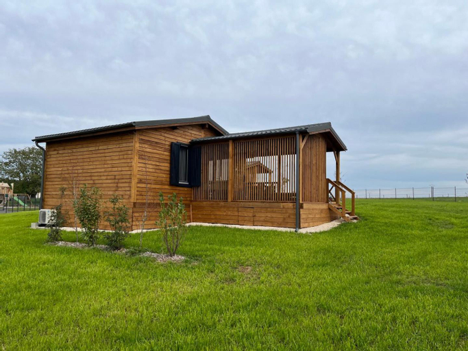 Exterior 11