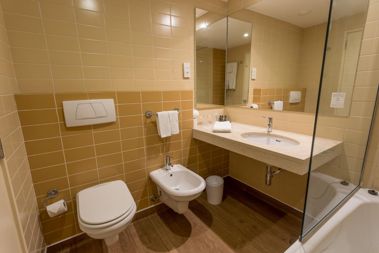 Bathroom 4, Hotel Londres Estoril / Cascais, Cascais