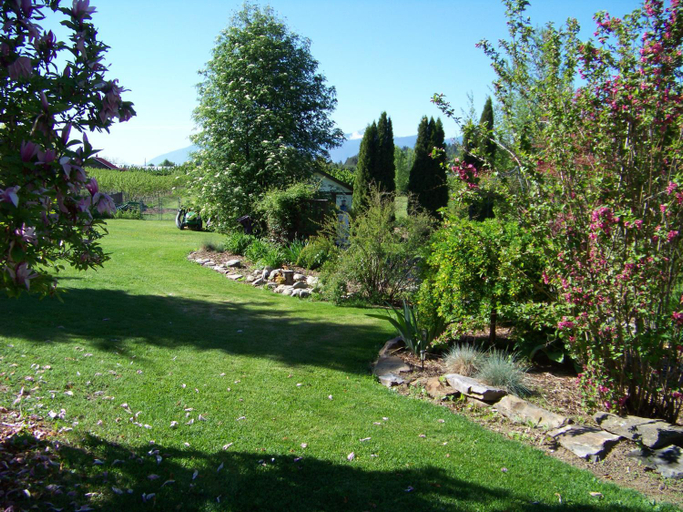 Others 3, Bavarian Orchard Motel, Central Kootenay