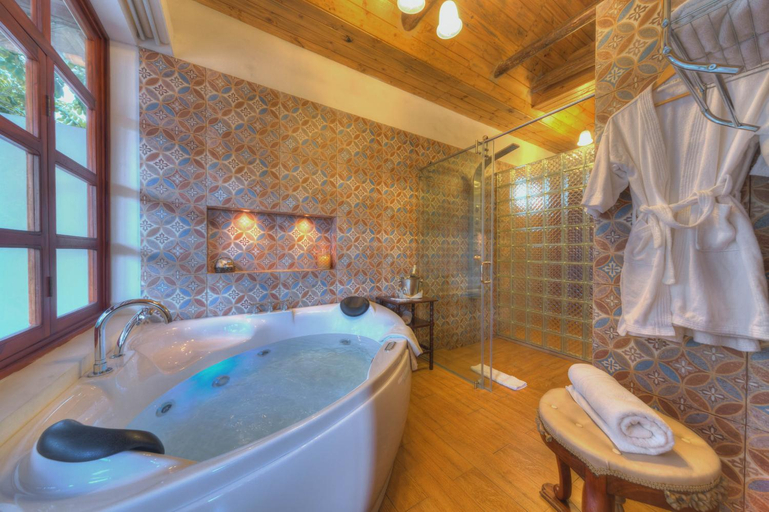 Bathroom 5, Hacienda Chorlavi, Ibarra