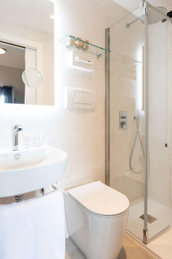 Bathroom 5, Best Western Regina Elena, Genova