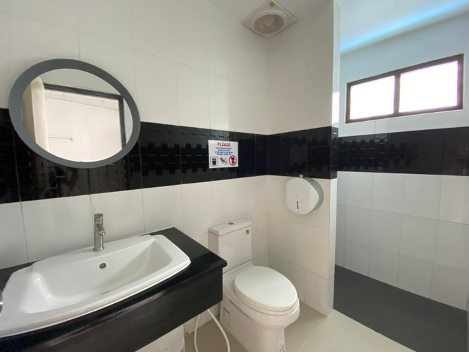 Bathroom 2, Blue Flow Hostel, Mueang Krabi