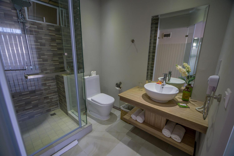 Bathroom 3, Le Peninsula Bay Beach Resort & Spa