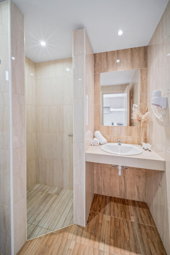 Bathroom 4, Maria Rousse, Crete