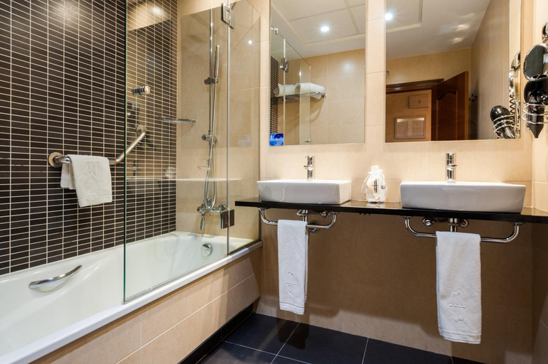 Bathroom 4, Gran Versalles, Madrid
