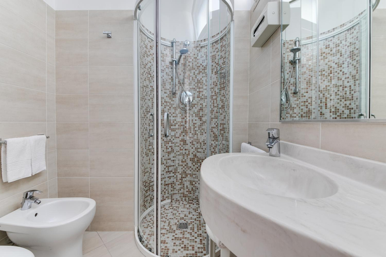 Bathroom 4, Hotel Cigno D'Oro, Rimini