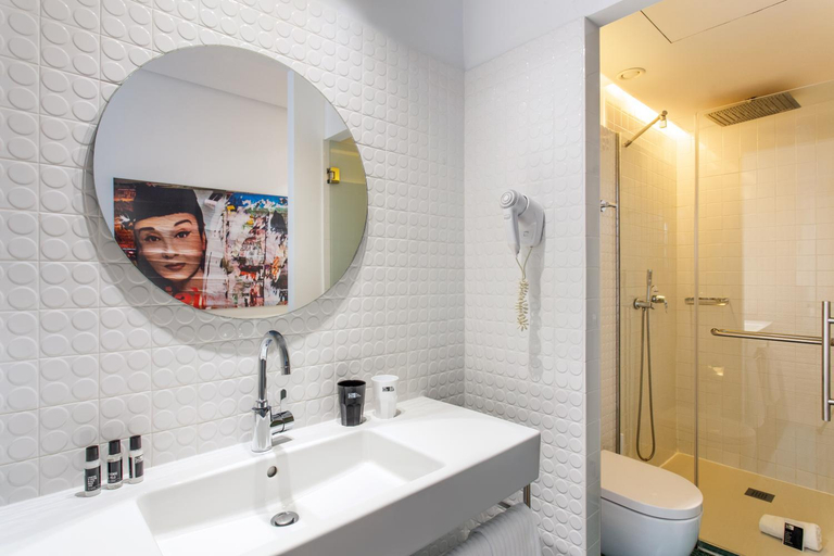 Bathroom 4, One Shot Prado 23, Madrid