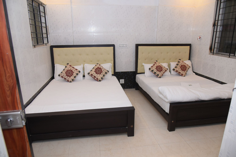 Bedroom 2, Hotel Royal Inn, Dakshina Kannada