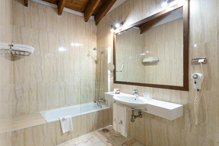 Bathroom 5, Hotel Sao Joao de Deus by RIDAN Hotels, Elvas