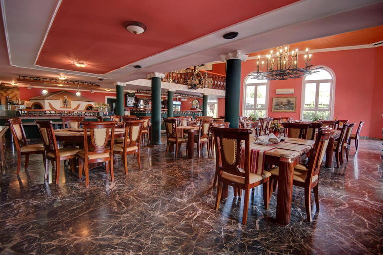 Food & Drinks 3, Hotel David with Free Parking, Košice IV