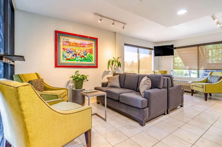 Public Area 2, Quality Inn & Suites Creedmoor - Butner, Granville