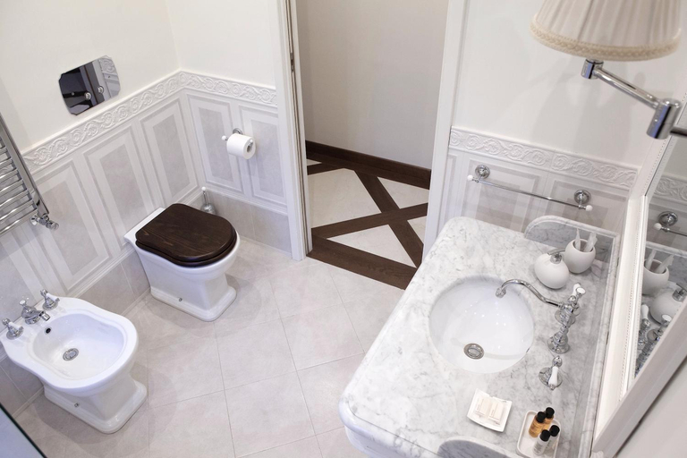 Bathroom 2, Ca Spada 2 Bedrooms & 2 Bathrooms Venice Apartment, Venezia