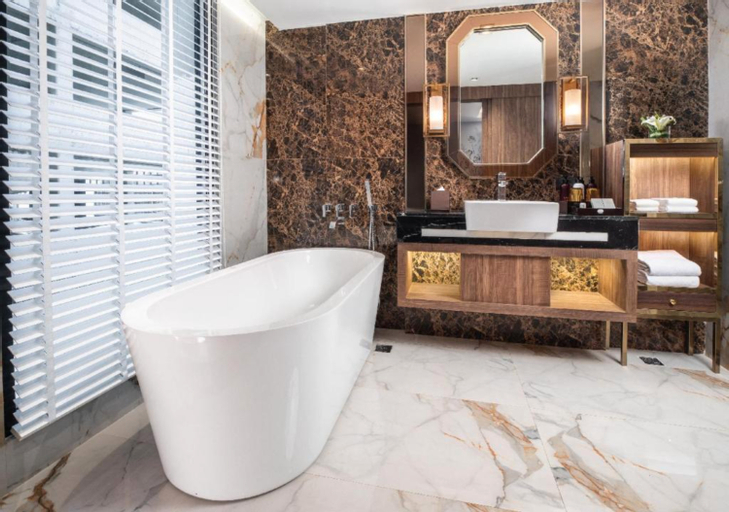 Bathroom 18