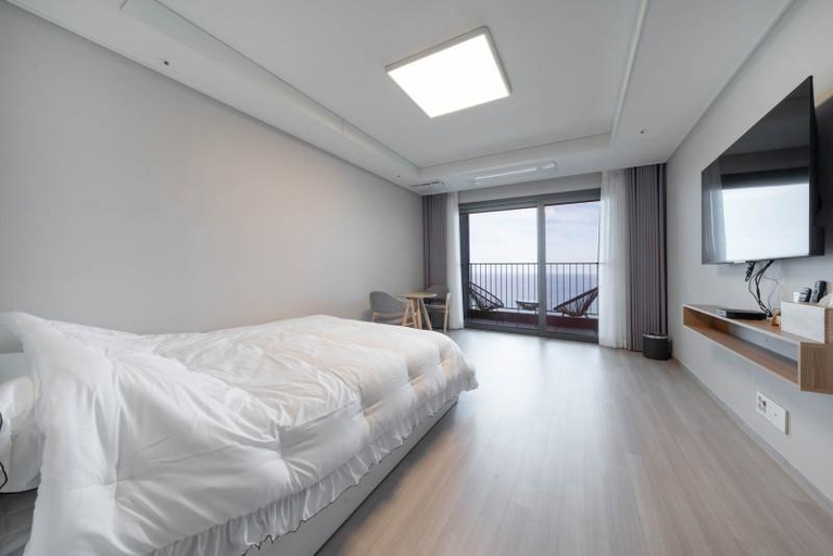 Bedroom 1, Sokcho Smurf House Pension (B Building), Sokcho