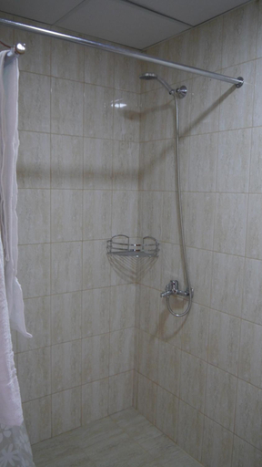 Bathroom 3, Verin Tun