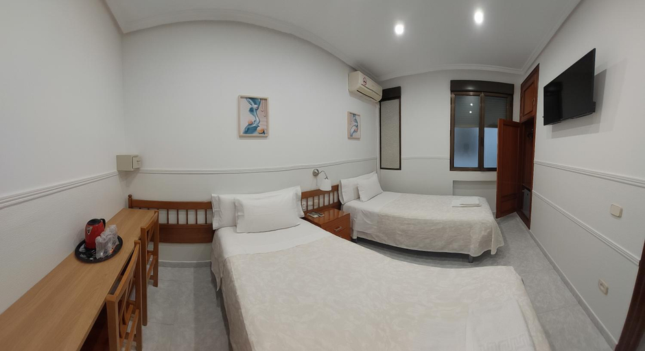 4, Hostal Dulcinea, Madrid